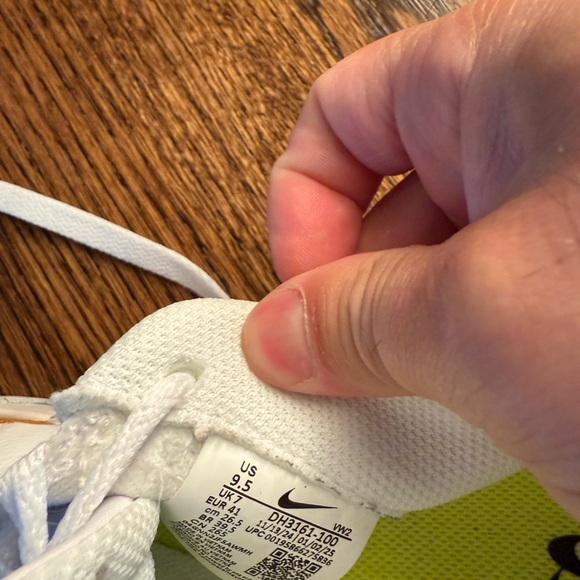 Nike White and Gold Sneakers with Black Logo - Picture 5 of 6